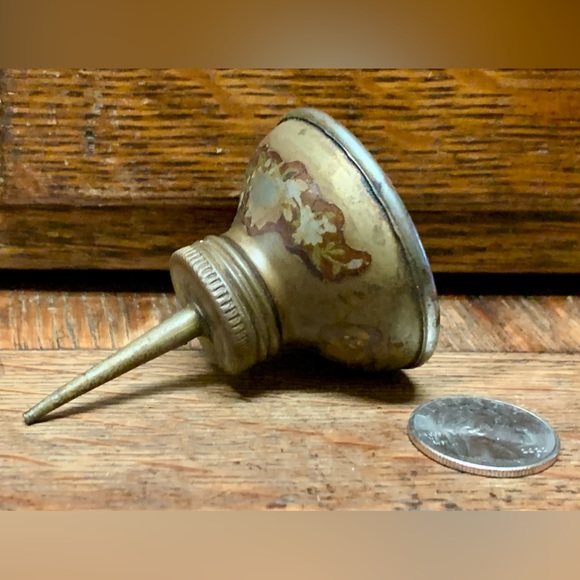 Antique Home Use Metal Straight Standard Spout Oil Can - Picture 8 of 12